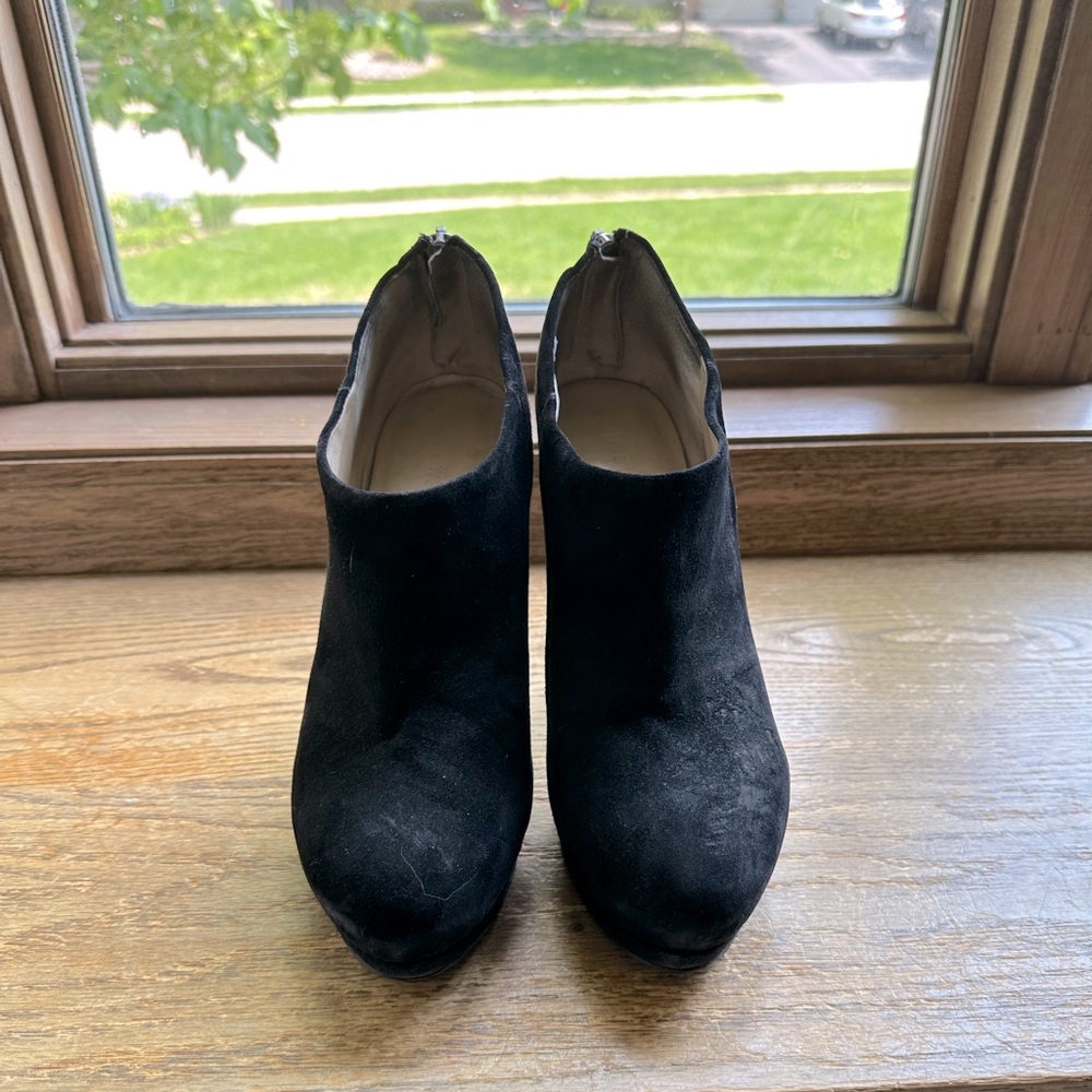 Nine West suede platform ankle bootie, size 7 1/2